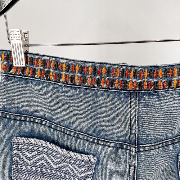 POL Denim BoHo Embroidered Shorts - Picture 5 of 5